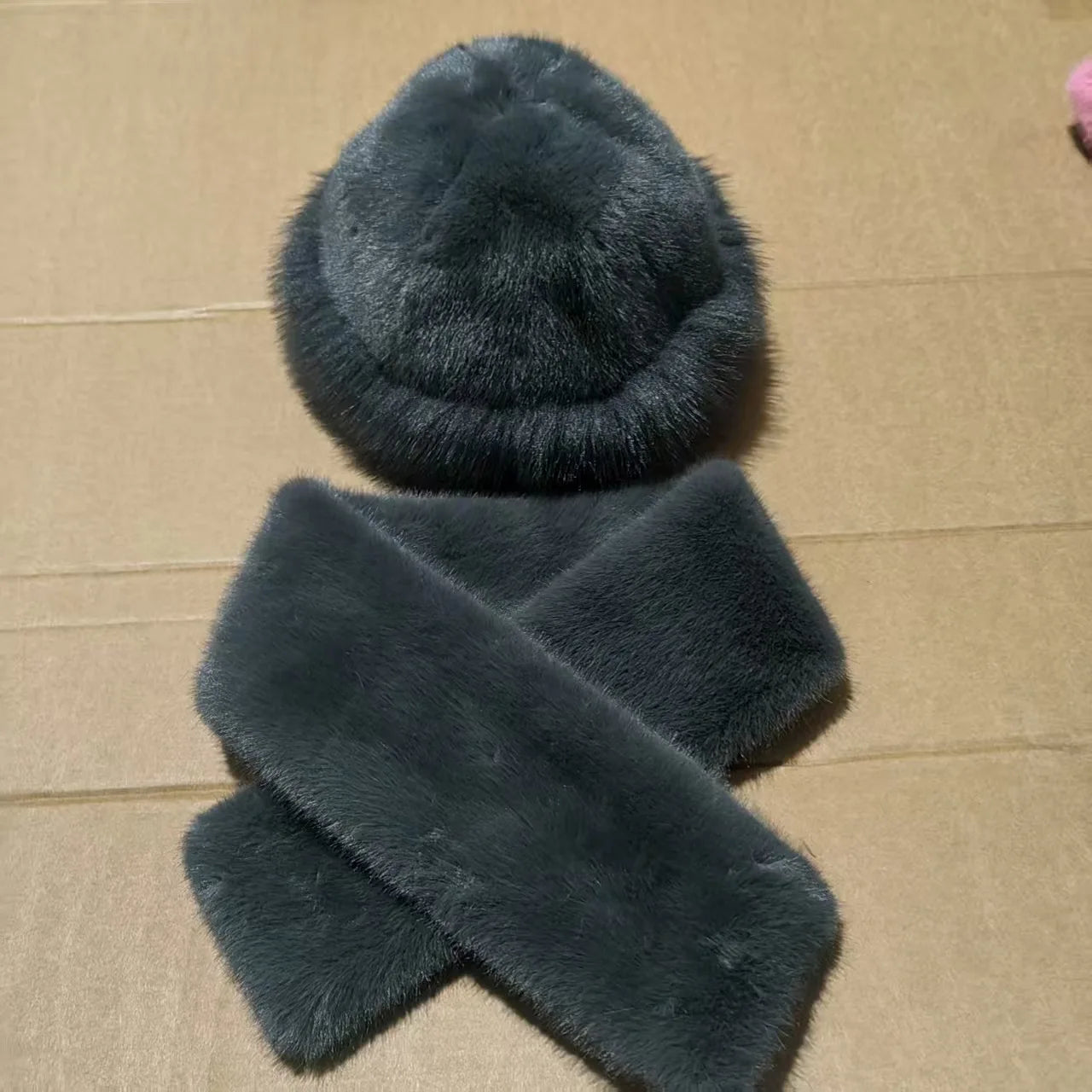 Luxury Faux Fur Hat & Scarf Set Warm Elegant Versatile Winter Wear for Cold Commute High-End Holiday Party